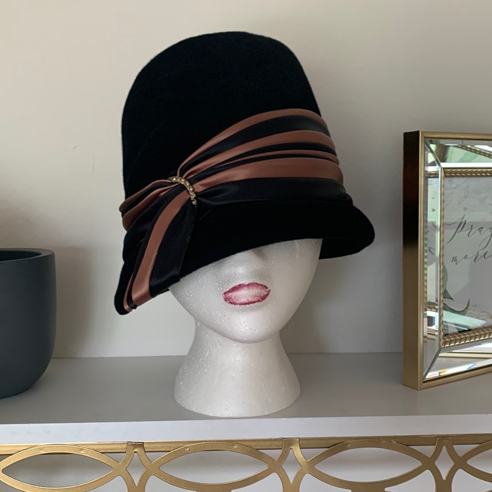 Black velvet hat size 7